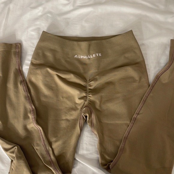 Alphalete Pants - Alphalete amplify leggings